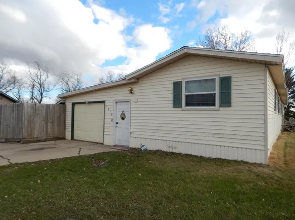 1012 Arthur Ln, Minot, ND 58701