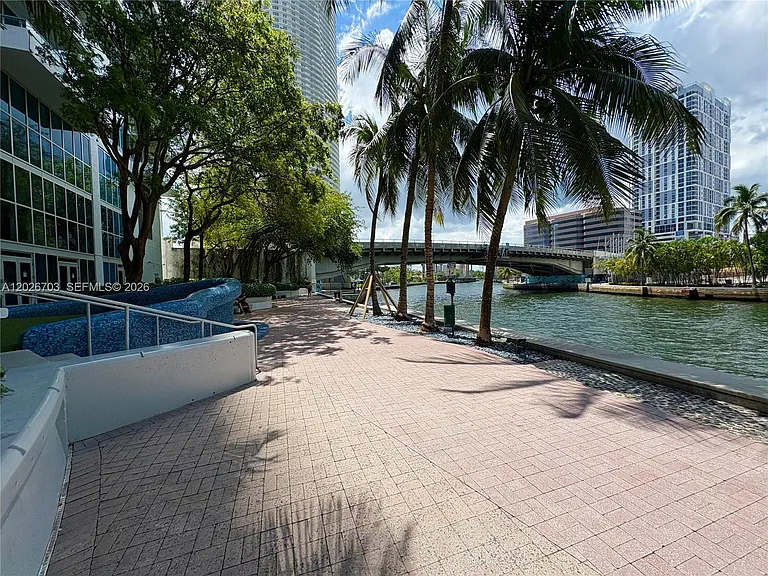 185 SW 7th St #2504 — Photo 35