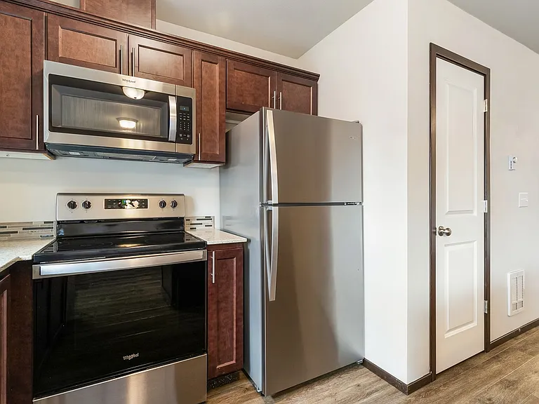 1019 Curtis St — Photo 9