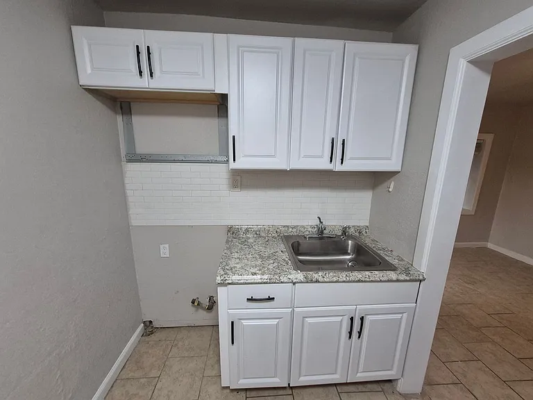 115 Caldwell St #4 — Photo 9