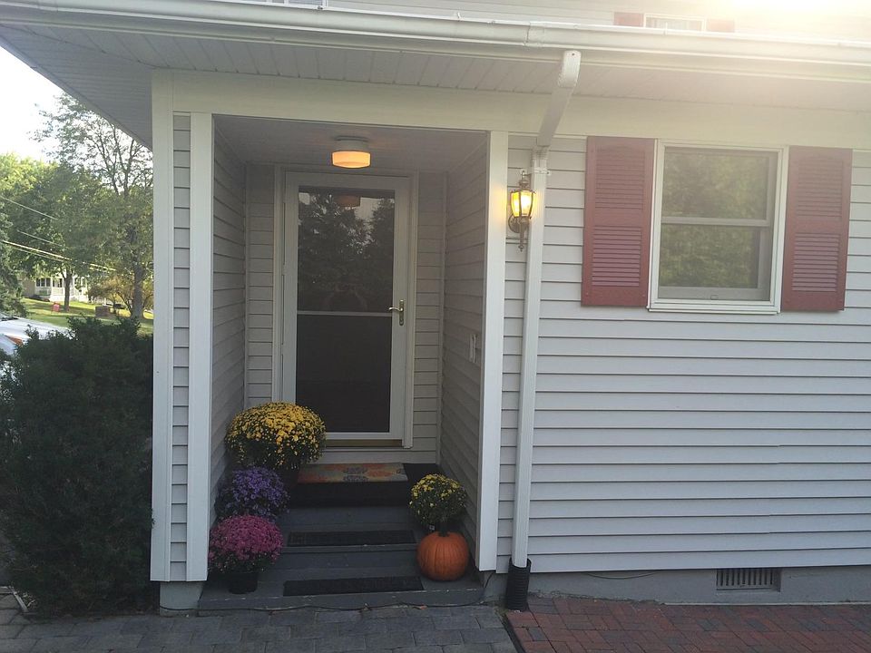 1st image of 12 Greenwood Dr