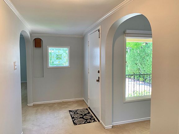 3rd image of 1560 Meadow Ln