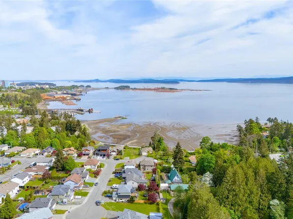 4 Hayhurst Cres, Crofton, BC V9L 5W7