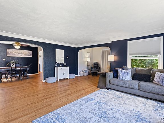 3rd image of 1104 Sunset Dr