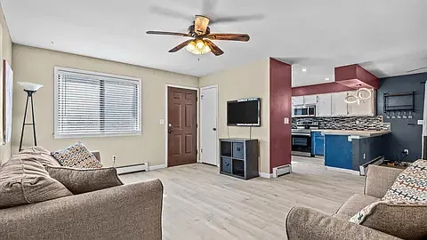 3 bed, 1.5 bath, 1092 sqft, $2,000 — Photo 2
