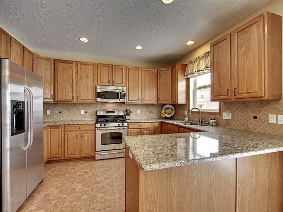 2nd image of 818 Sutherland Dr