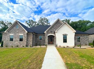 94 Lucia Ln, Maumelle, AR 72113