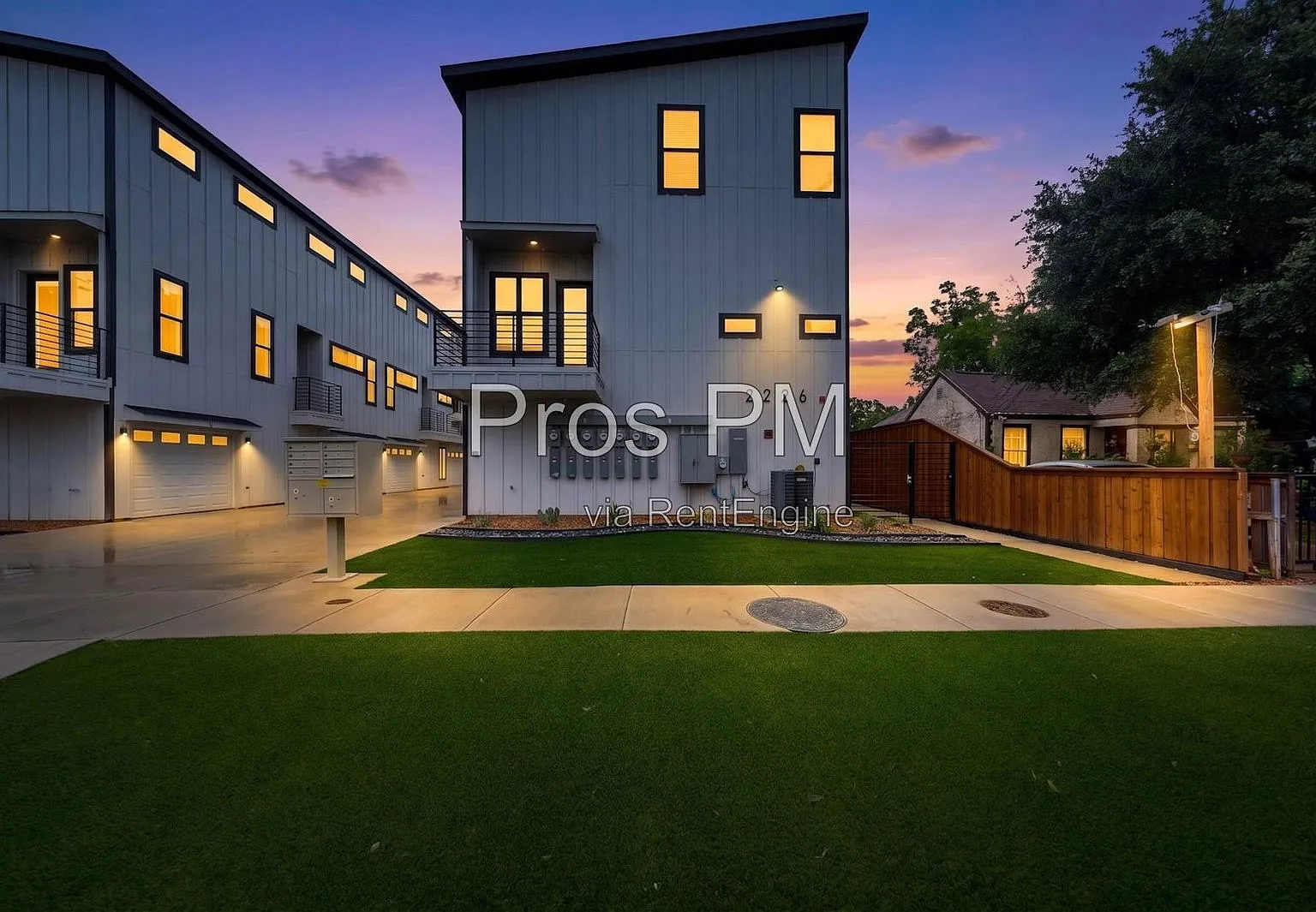 1 bed, 1.0 bath, 886 sqft, $1,949 — Photo 1