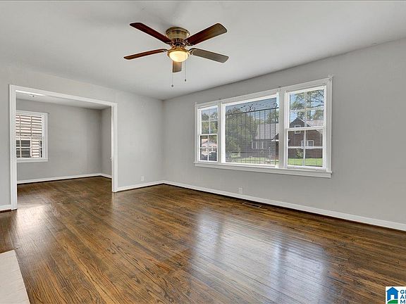 2nd image of 560 19th St SW