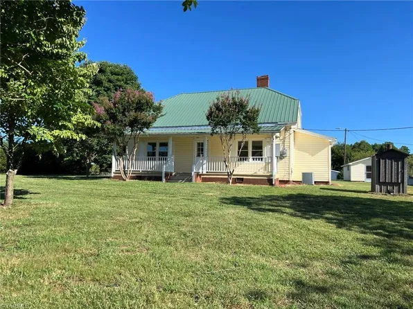 304 W Houstonville Rd, Harmony, NC 28634