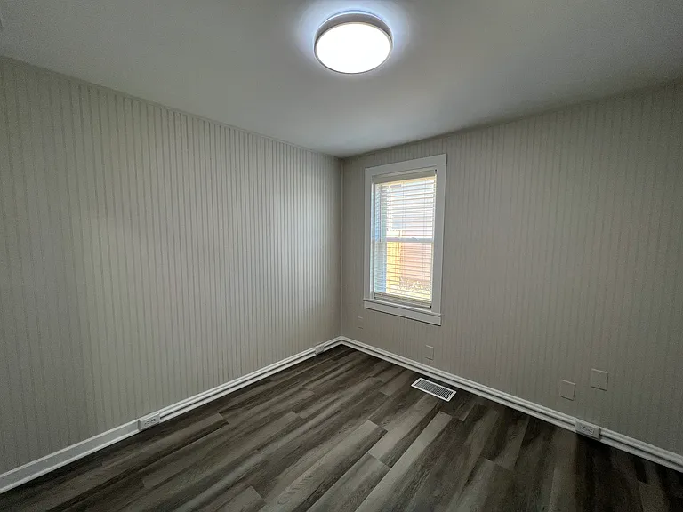 407 E Abe St — Photo 7