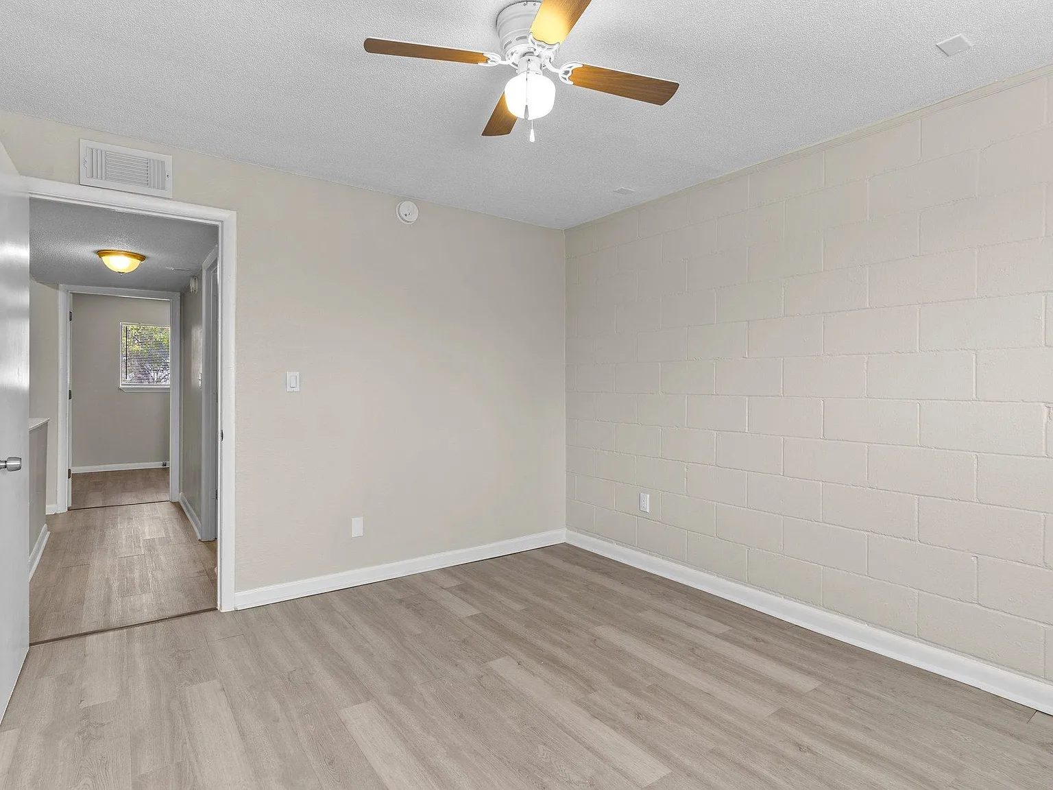 2 bed, 947 sqft, $1,275 — Photo 1
