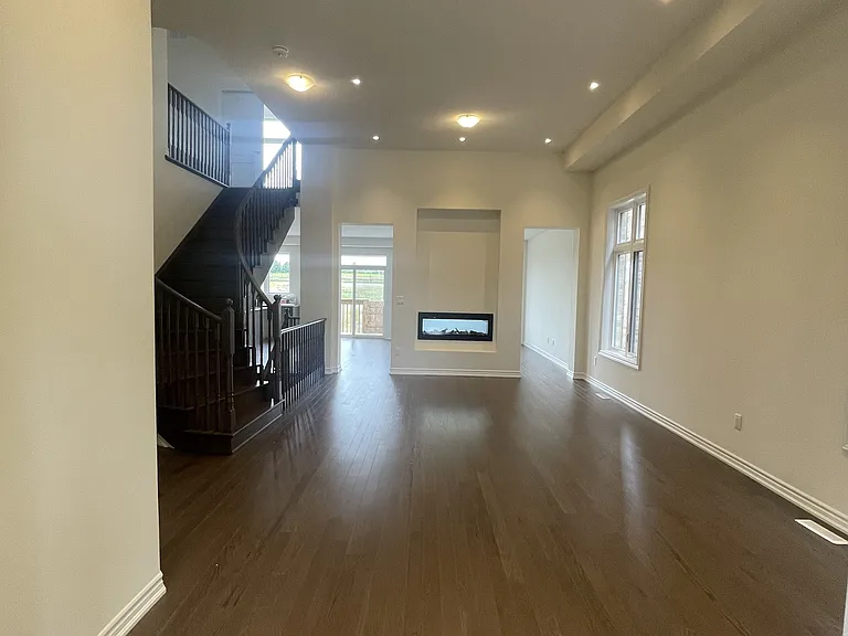 913 Rexton Dr — Photo 4