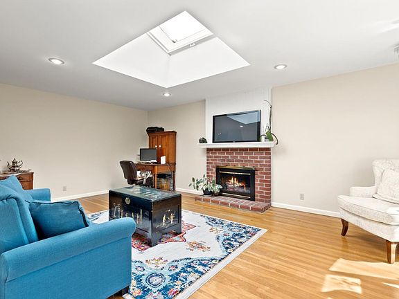 5th image of 2055 Orestes Way