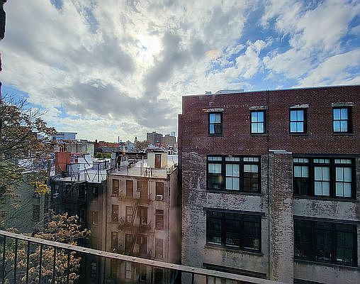 5th image of 256 E 10th St #6R