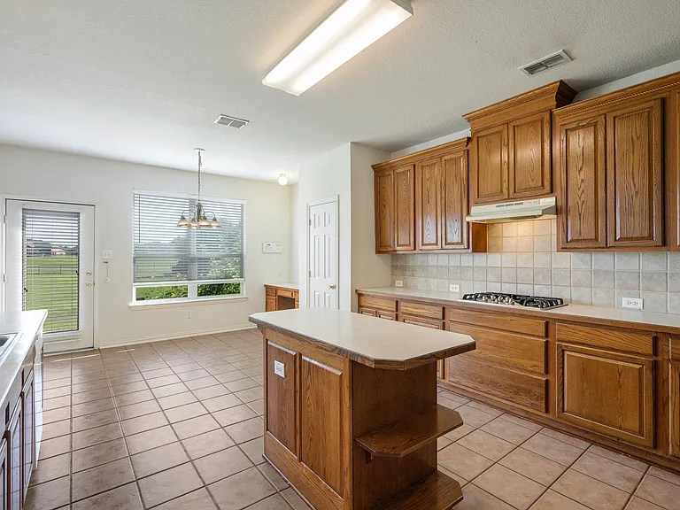 8708 Brook Hollow Dr — Photo 11