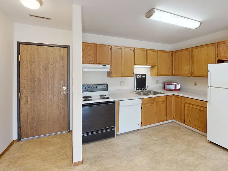 908 Douglas Ave — Photo 3