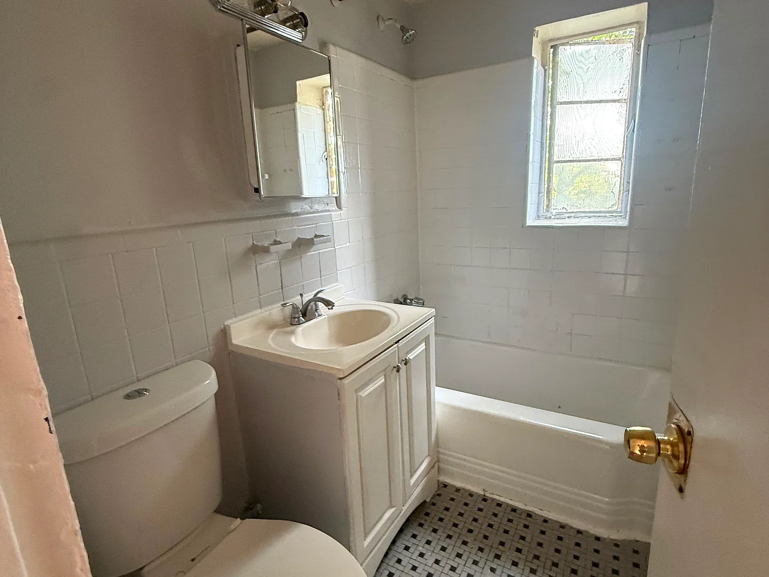 716 Sanford Ave — Photo 4