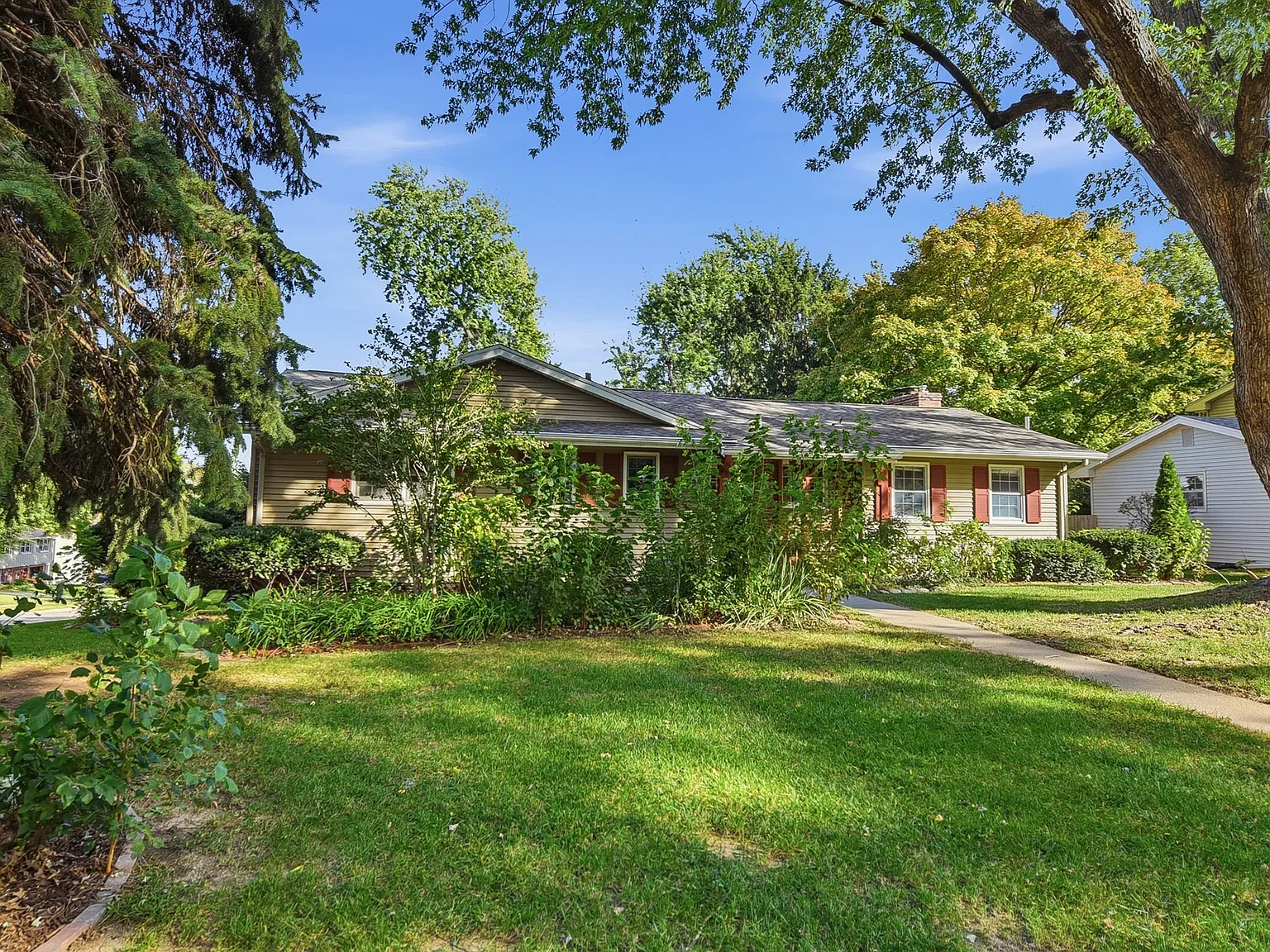 3 bed, 1850 sqft, $2,395 — Photo 4