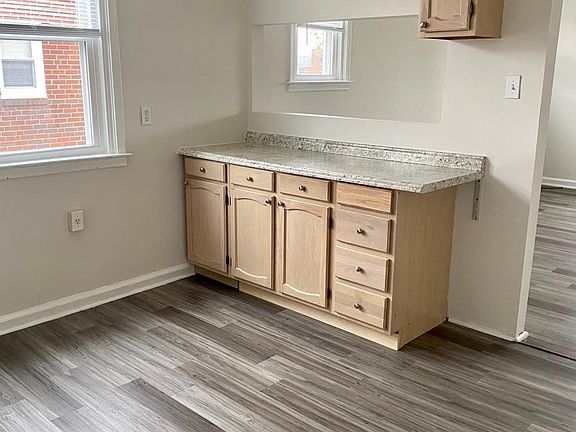 4th image of 4025 Sheffield Ave