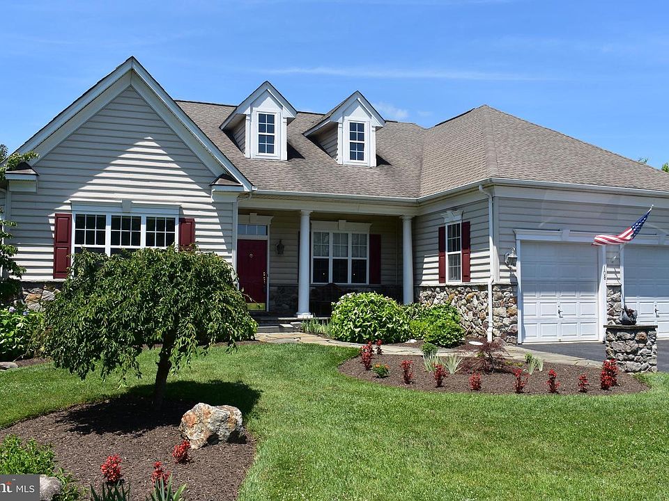 1st image of 108 Chapelcrest Ln