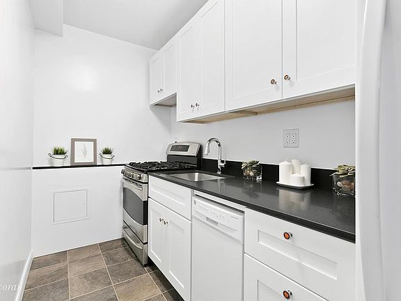 4th image of 220 E 54th St APT 9C