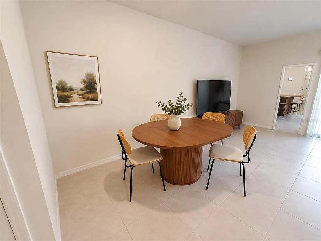 3 bed, 2.5 bath, 1464 sqft, $1,790 — Photo 4
