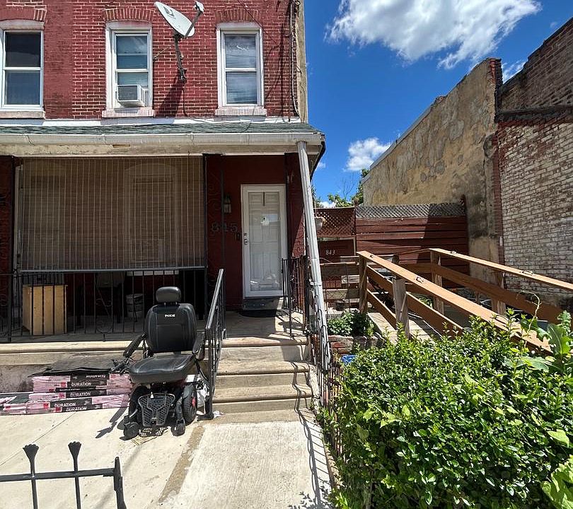 1st image of 845 N Holly St