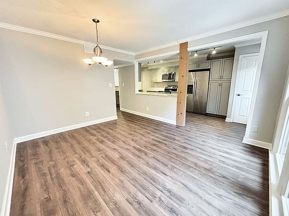 2nd image of 5030 Meadow Ln
