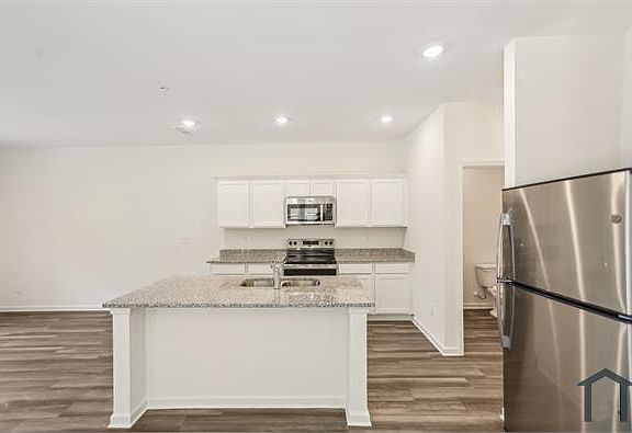 5th image of 2606 Red Hawk Ln #2606