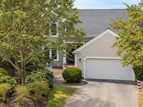 15 Endicott Gln, Plymouth, MA 02360