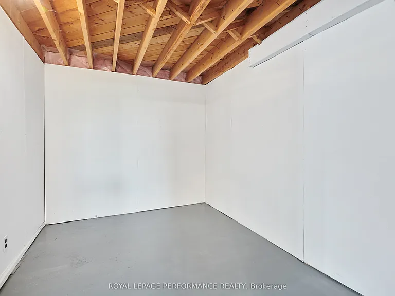 2243 Hillary Ave — Photo 26