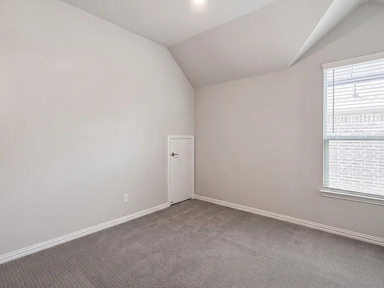 608 Artesian Dr — Photo 11