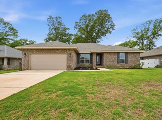 5810 Crestlake Dr, Crestview, FL 32536