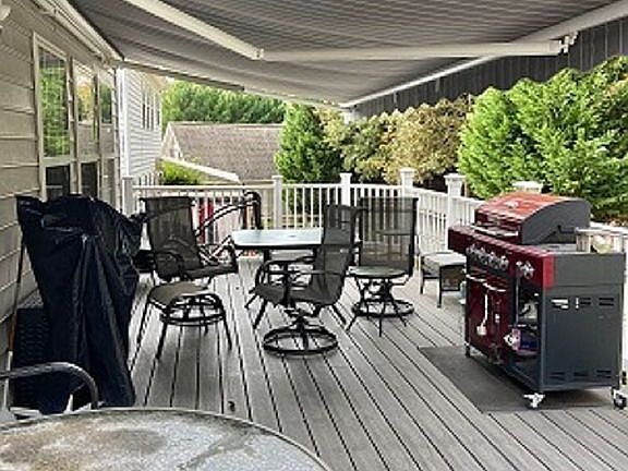 deck with awning
