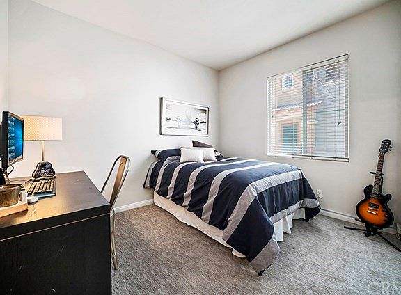 5th image of 11742 216th St Unit 1