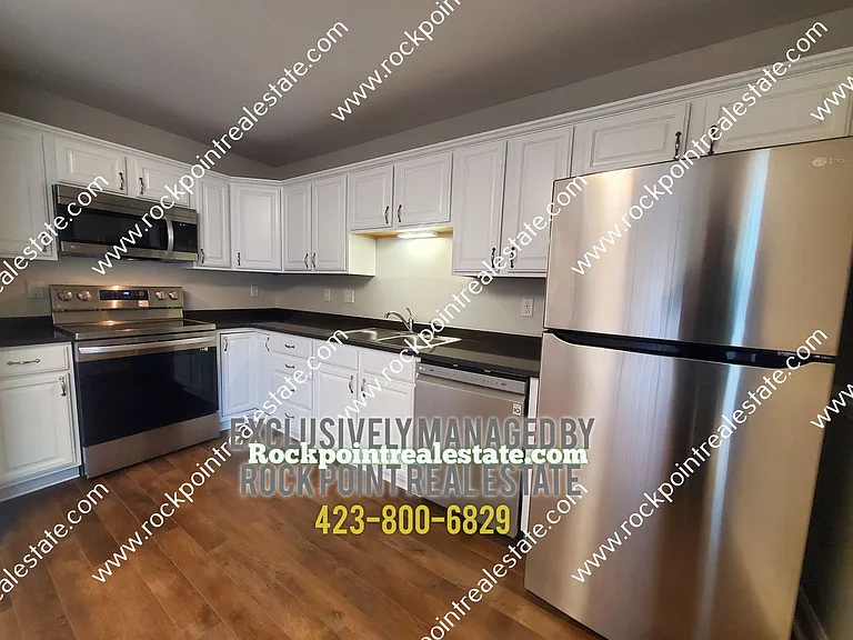 1130 Maple Tree Ln — Photo 1