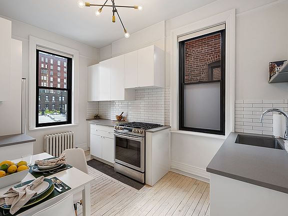 3rd image of 231 W 21st St APT 5C