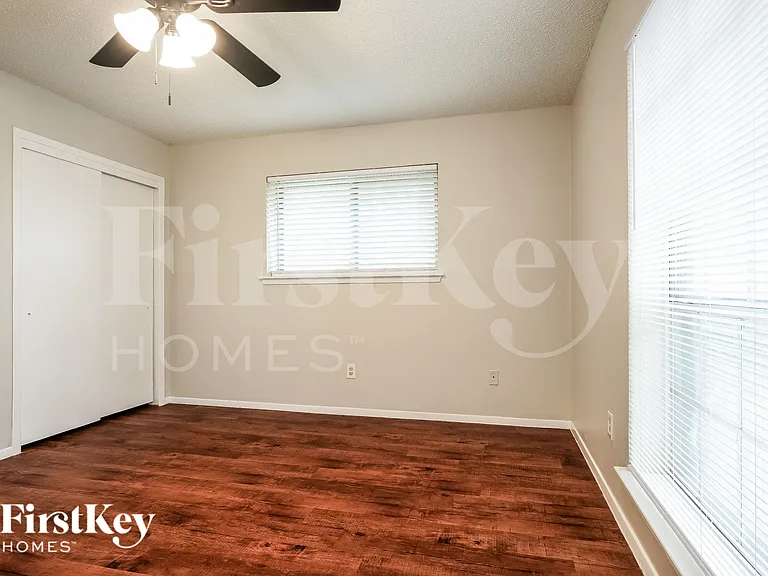 222 Creekwood Ct — Photo 16