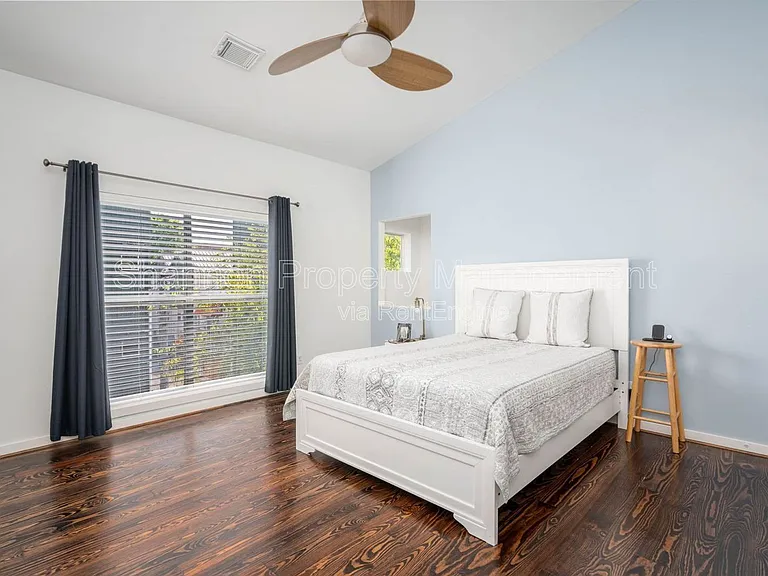 906 Andrews St — Photo 19