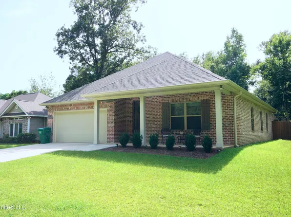 9952 Kahana St, Diamondhead, MS 39525