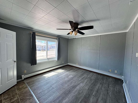 4th image of 405 Daley St