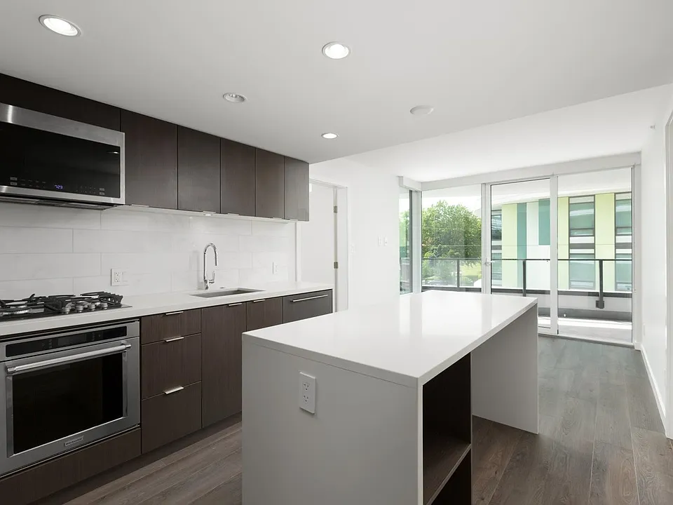 8189 Cambie St #302