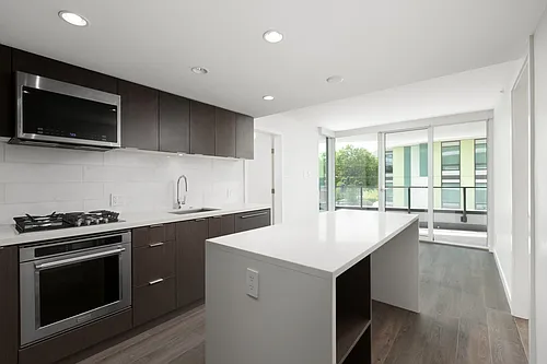 8189 Cambie St Photo 1