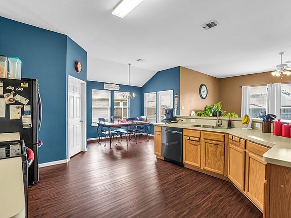 5th image of 106 Aspenwood Trl