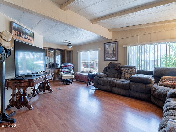 5th image of 240 W Cumaro Dr