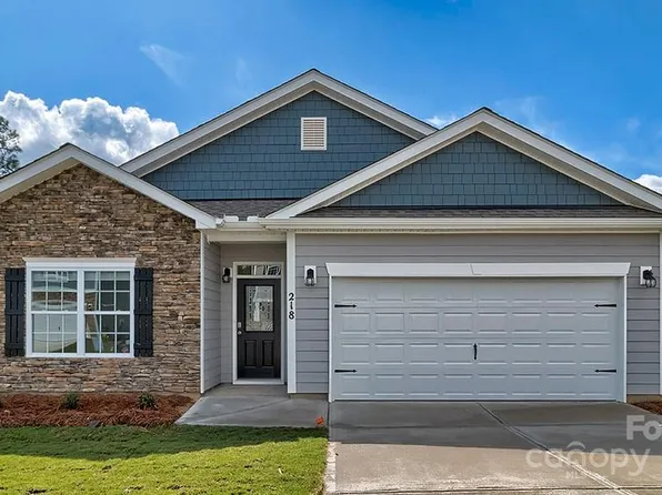 591 Country Oak Dr, Asheville, NC 28804