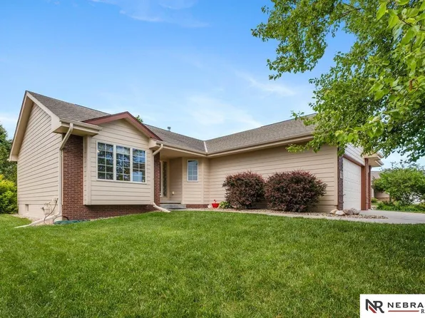 21327 Blackstone Cir, Gretna, NE 68028