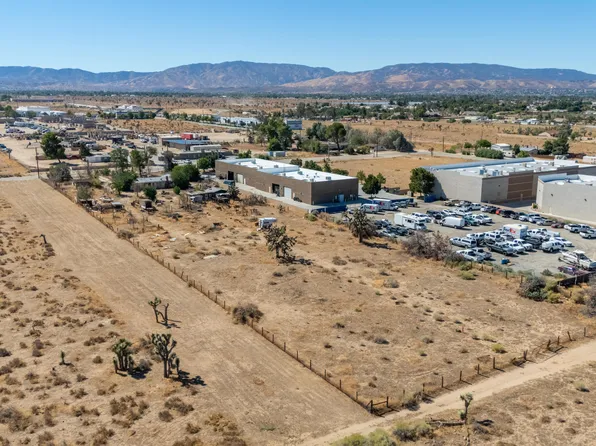 1105 W Avenue L8, Lancaster, CA 93534