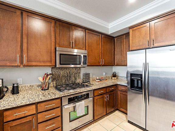 4th image of 21301 Erwin St Unit 408